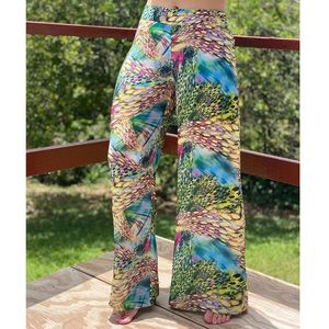 Tropi Feathers Palazzo